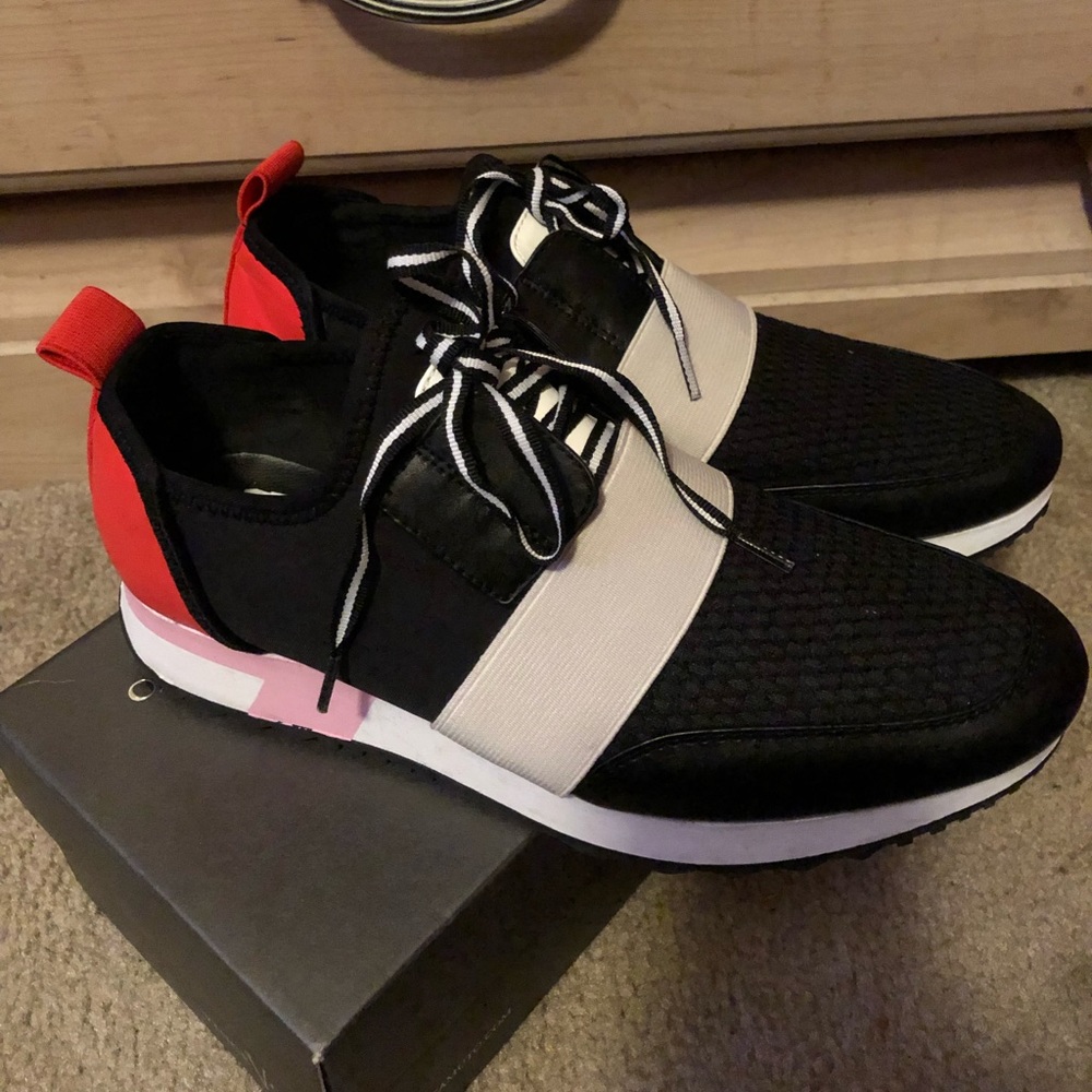 Steven Madden Tie ups